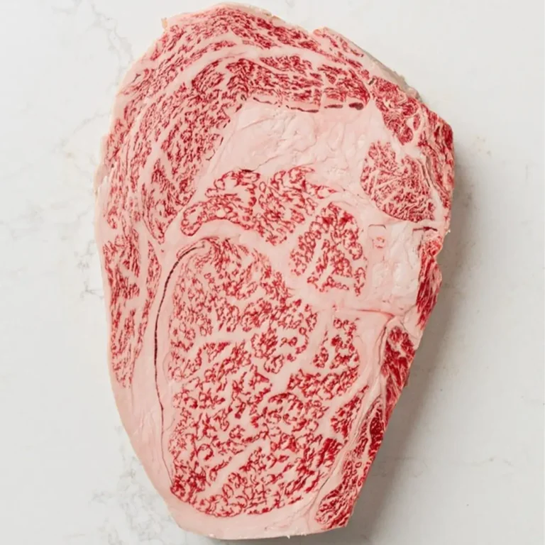 Wagyu eti dilimi: etin her yerine yayılmış yoğun yağ damarları